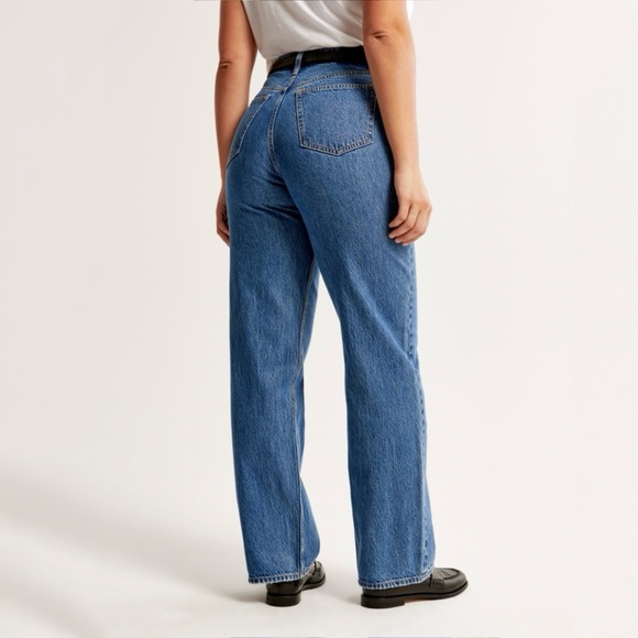 curve love high rise loose jean - Picture 4 of 10